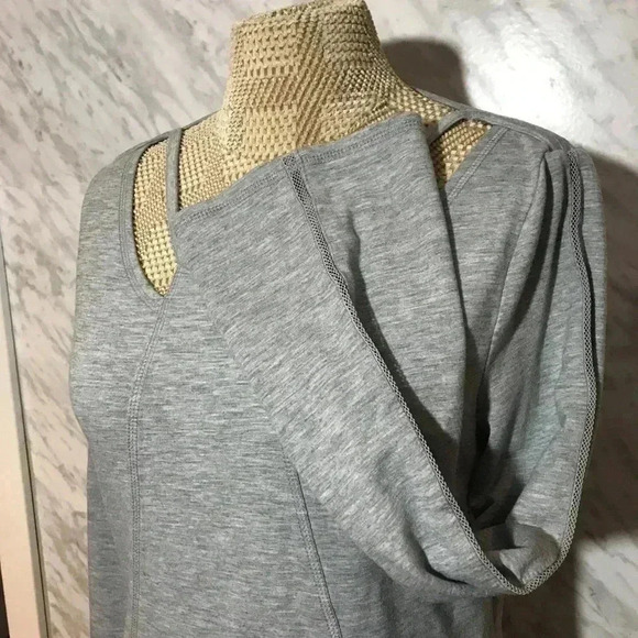 Nanette Lepore Long Sleeve Top Grey. Size Medium - Picture 3 of 6